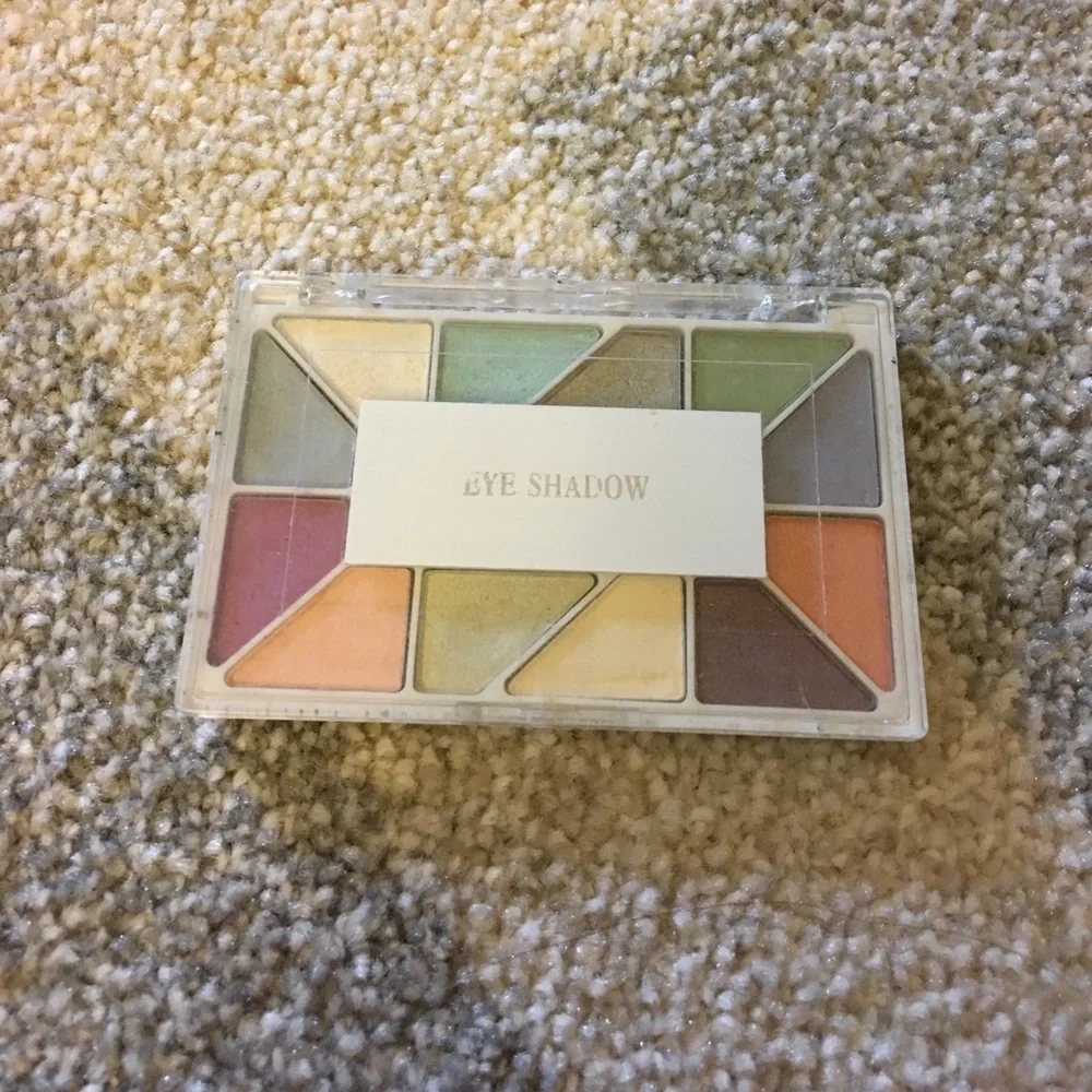 N/A case eyeshadow